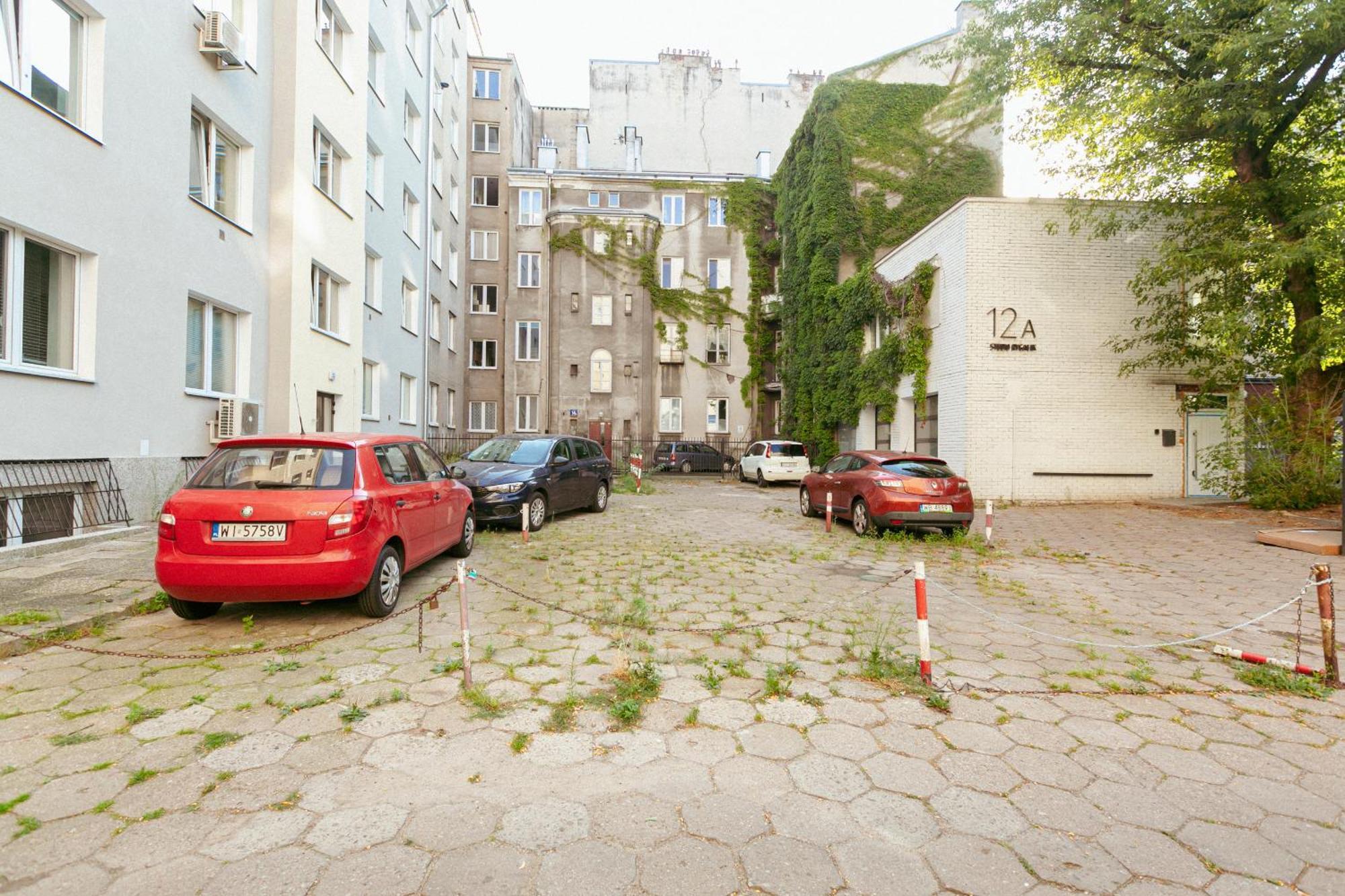 Wilcza 10 - Bezplatny Parking - Free Parking - Better Warszawa